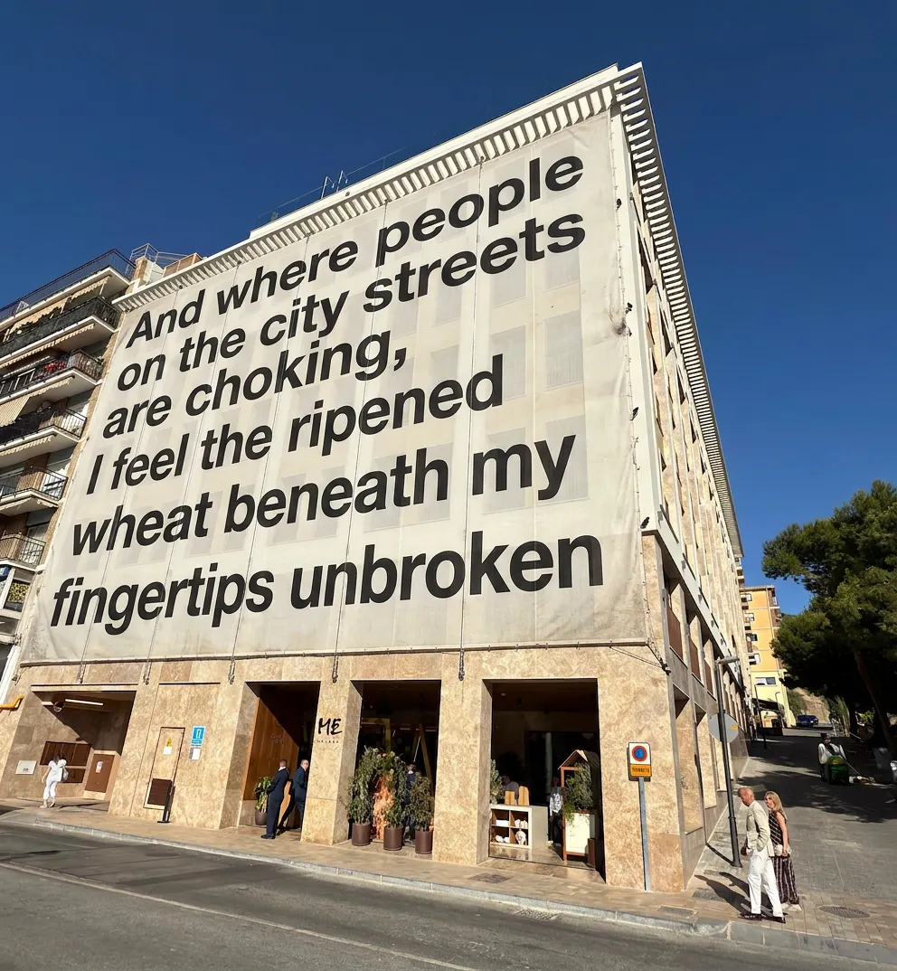 A large poem on the side of a building on Calle Victoria.